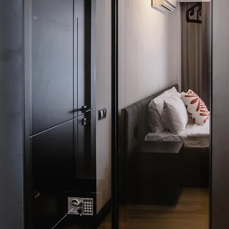 Ella Hotel *
