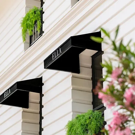 Hotel Ella *