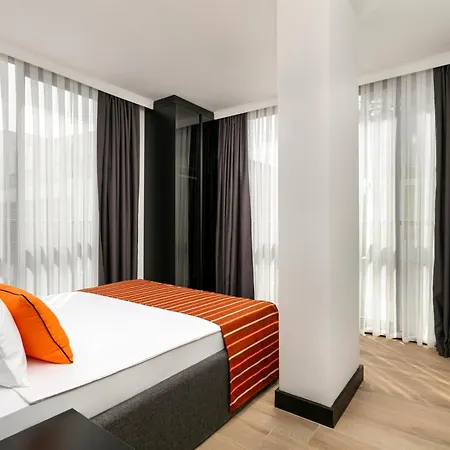 Ella Hotel *