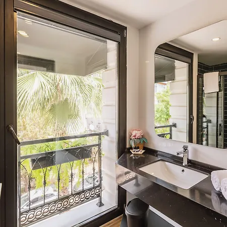 Ella * Αττάλεια